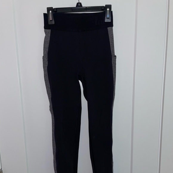 Lululemon Black leggings with grey stripe down the side, size 4 - Picture 1 of 6